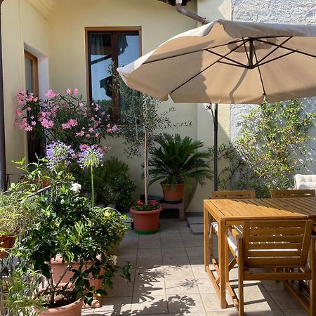 La Dolce Vita Appartement Intra Buitenkant foto