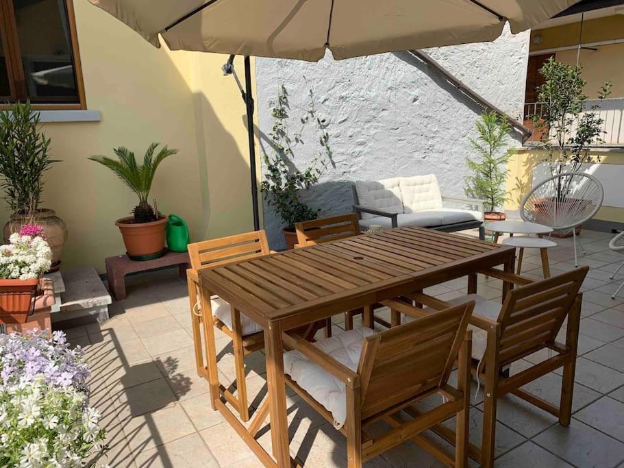 La Dolce Vita Appartement Intra Buitenkant foto